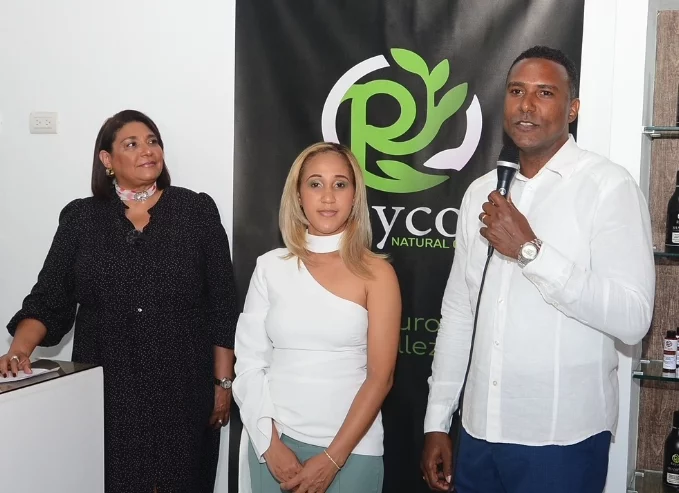 Arelis Reynoso, Glenys Corcino de Reynoso y  José Rafael Reynoso.