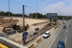 Ayuntamiento de SDO construye campo de fútbol en la 30 de Mayo