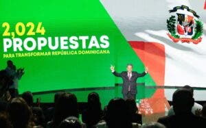 Leonel presenta un extenso programa de gobierno