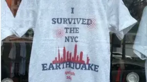 Nueva York ya tiene camisetas con el lema “Sobreviví al terremoto” y se ríe del suceso