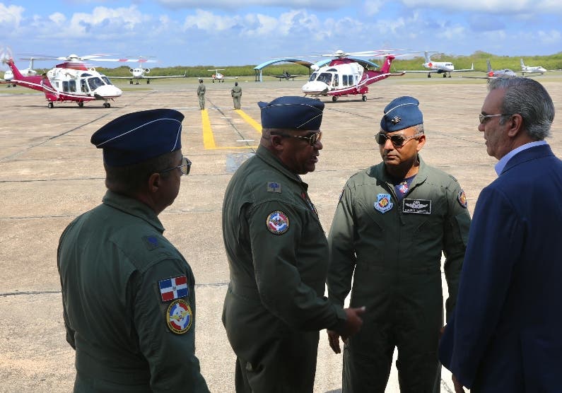 FARD recibe dos nuevos helicópteros