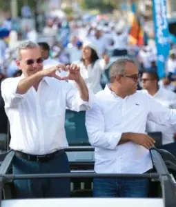 Abinader se moviliza por Línea Noroeste