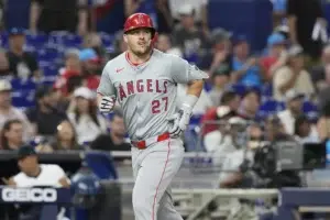 Trout fuera por el resto de la temporada con otro desgarro en la rodilla