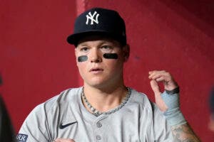 Boone, manager de Yankees impone regla a Verdugo: una cadena por juego