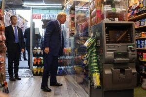 Trump visita bodega en el Alto Manhattan donde dominicano ultimó asaltante
