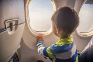 Consejos para viajar en avión con niños autistas