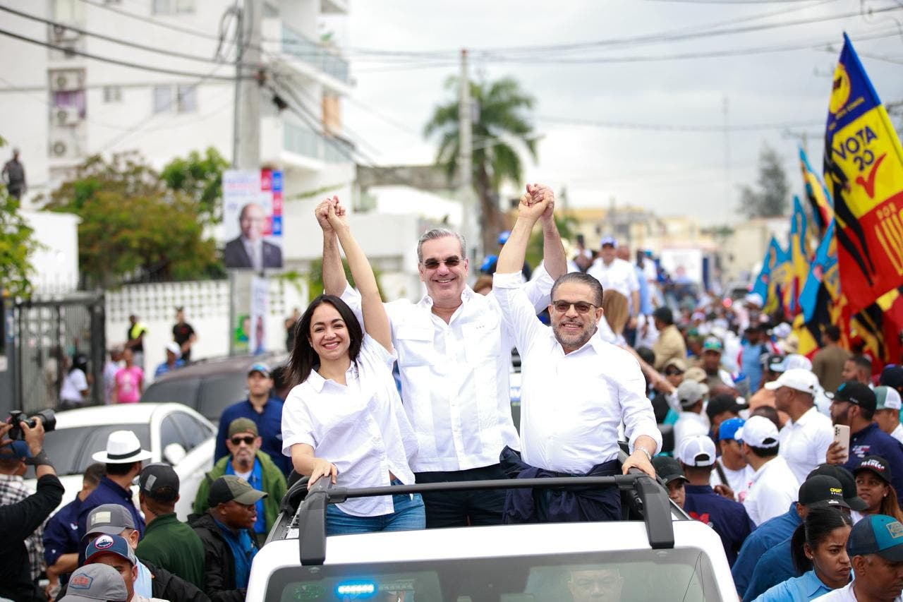 Abinader encabeza caravana junto a Faride y Guillermo Moreno