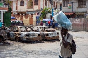 Domingo de aparente tranquilidad permite a los haitianos acudir al mercado o a la iglesia