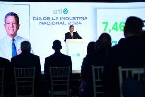 Leonel presenta propuestas de desarrollo al sector industrial dominicano