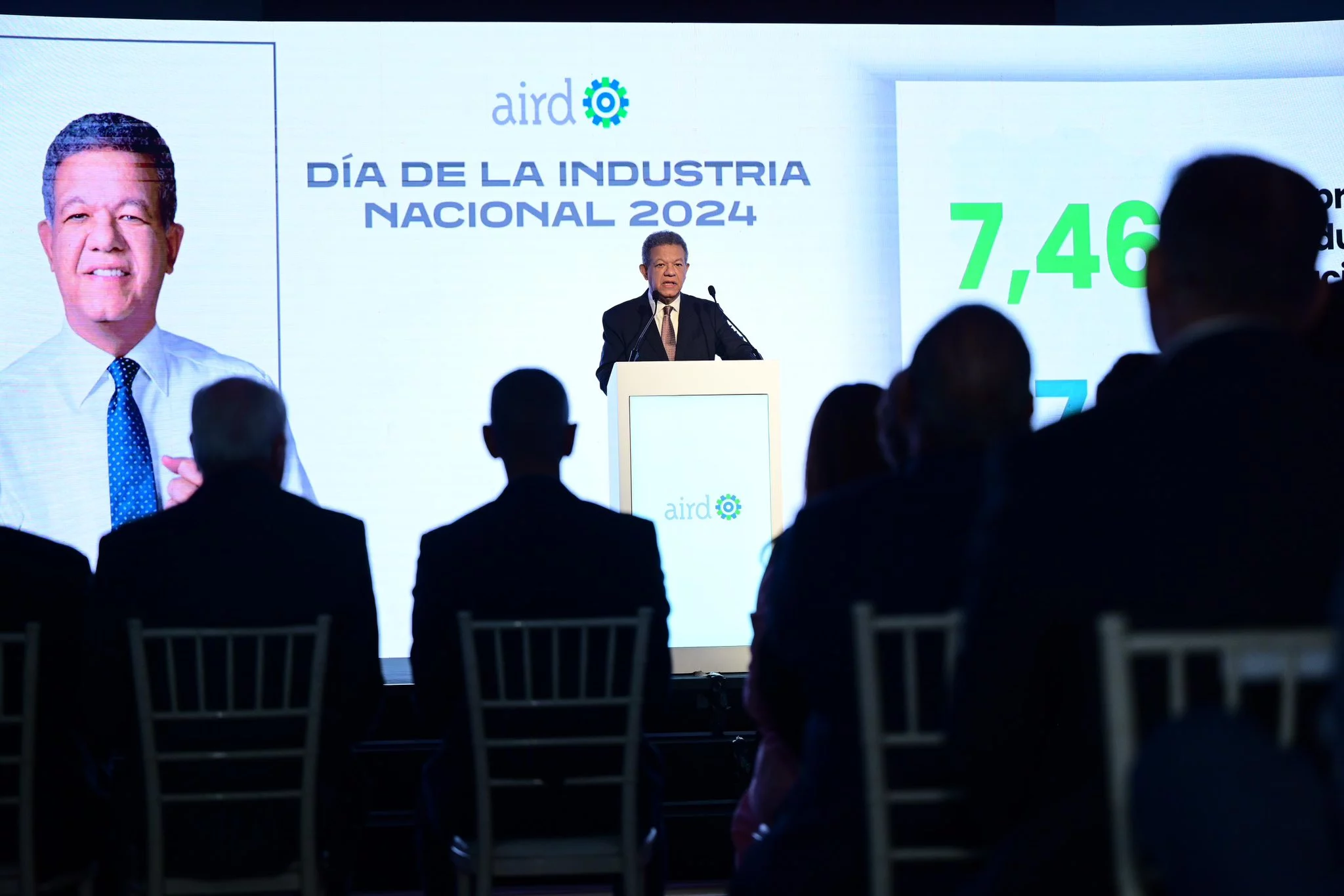 Leonel presenta propuestas de desarrollo al sector industrial dominicano