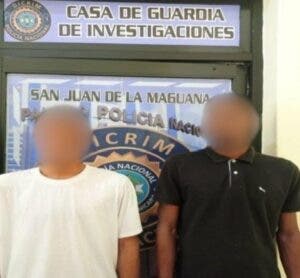 Policía arresta a dos hombres que transportaban clandestinamente a nueve indocumentados