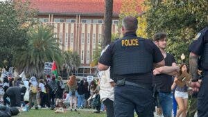 Protestantes de la universidad de Florida son amenazados con la expulsión