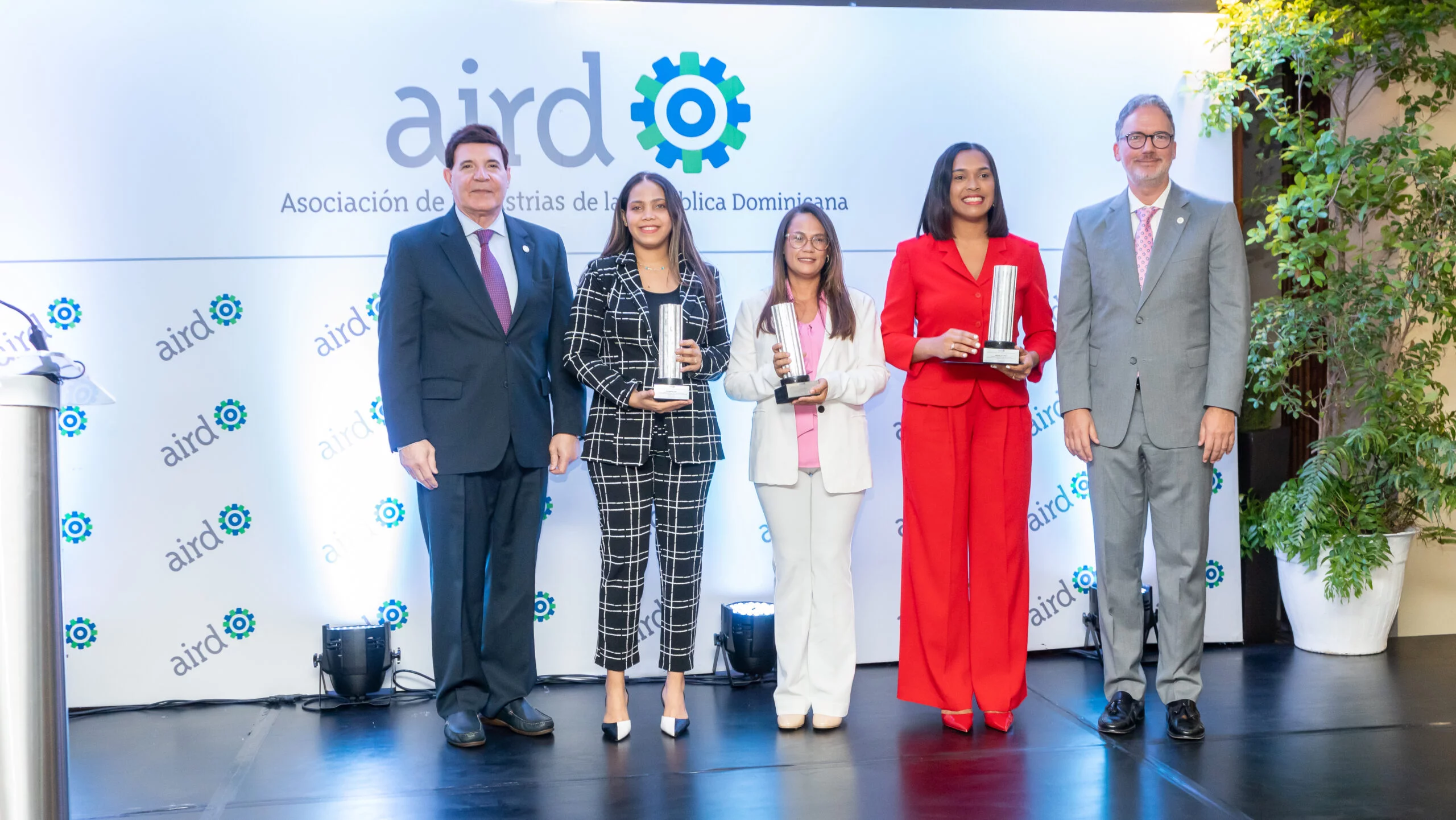 Trabajos ganadores Premio AIRD al Periodismo Industrial se enfocaron en innovación, sostenibilidad y comercio ilícito