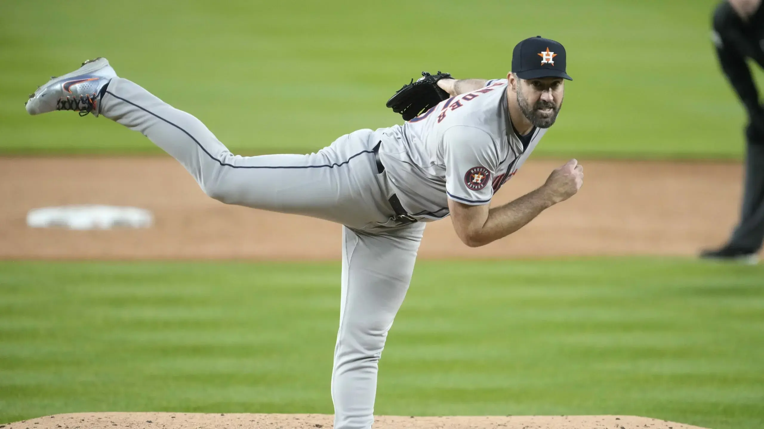 Verlander somete a los Nacionales en un estelar debut de temporada