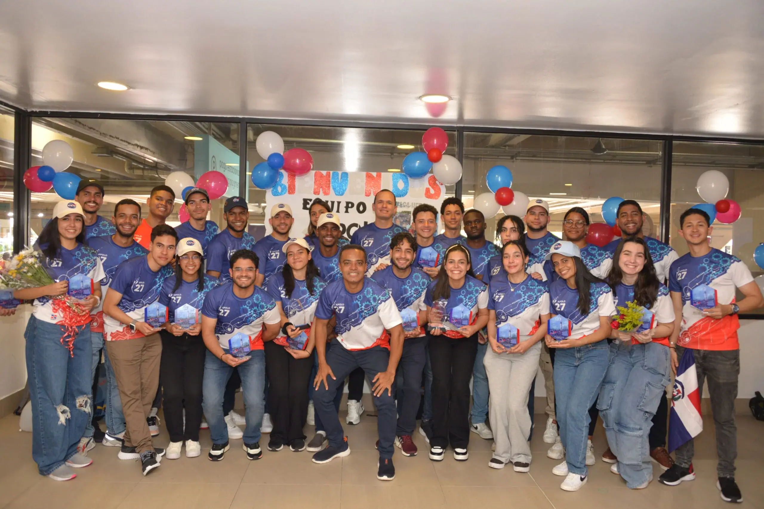 Reciben equipo Apolo 27 de INTEC ganador del segundo lugar en concurso de la NASA