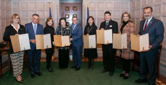Los homenajeados, pioneros del agua en el país.