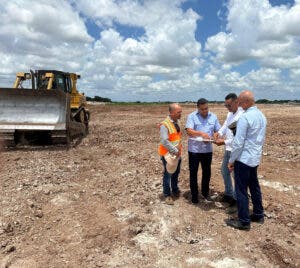 José Monegro supervisa inicio trabajos alojamientos atletas