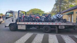 Agentes de DIGESETT sorprenden 12 motociclistas en carreras clandestinas