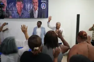 Presidentes comités de base del PLD y Fuerza del Pueblo en Santo Domingo Oeste pasan al PRM