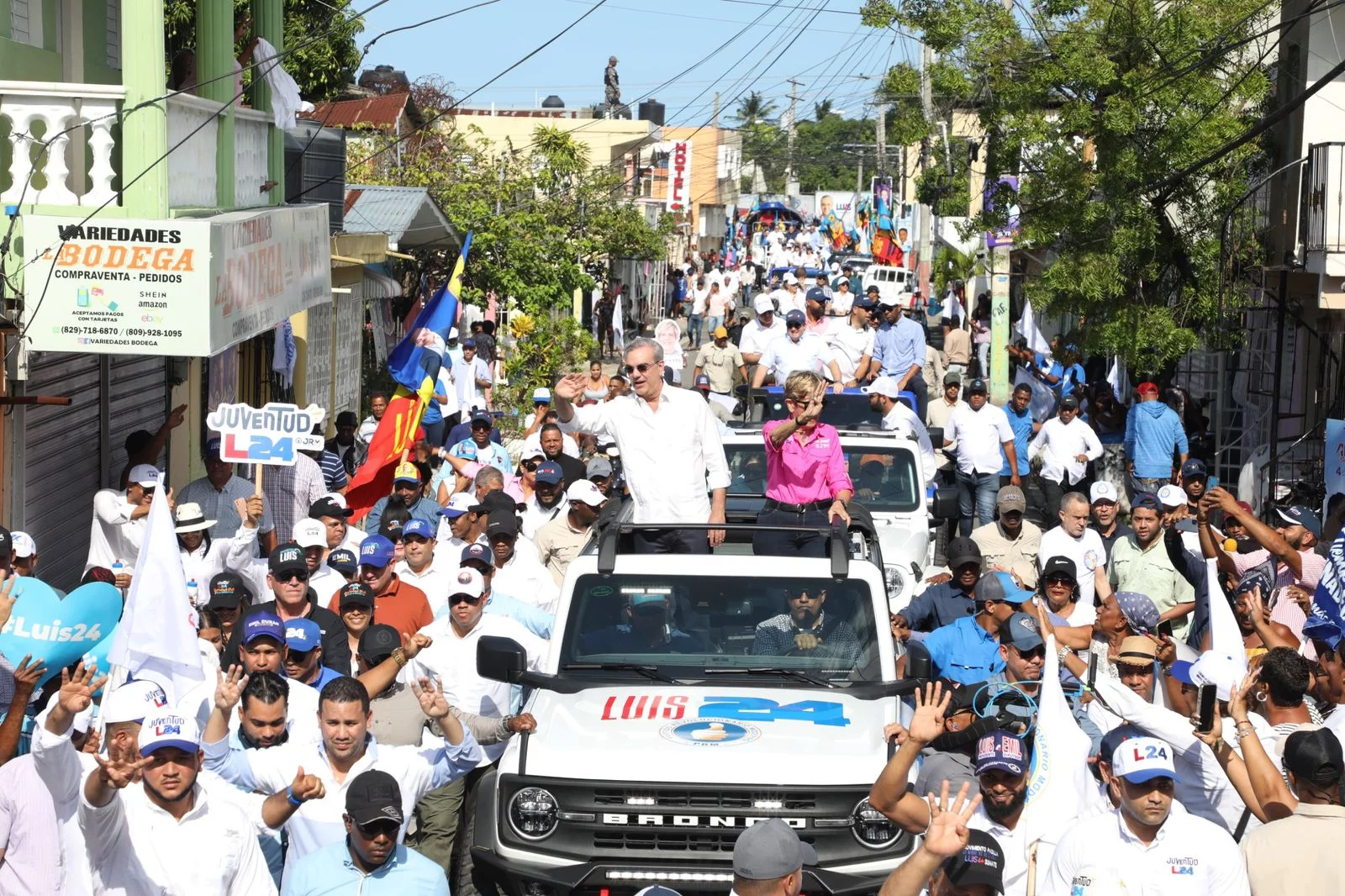 Abinader encabeza marcha caravana en Puerto Plata con aliados