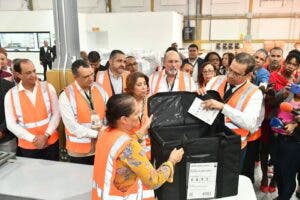 JCE inicia elaboración de 1,566 kits electorales para el exterior y clonado de  equipos de transmisión de resultados