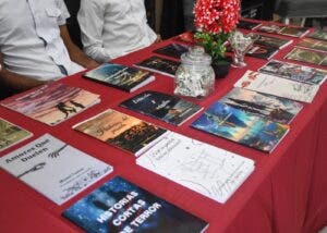 Estudiantes de Secundaria del Politécnico Prof. Juan Bosch ponen en circulación sus obras literarias
