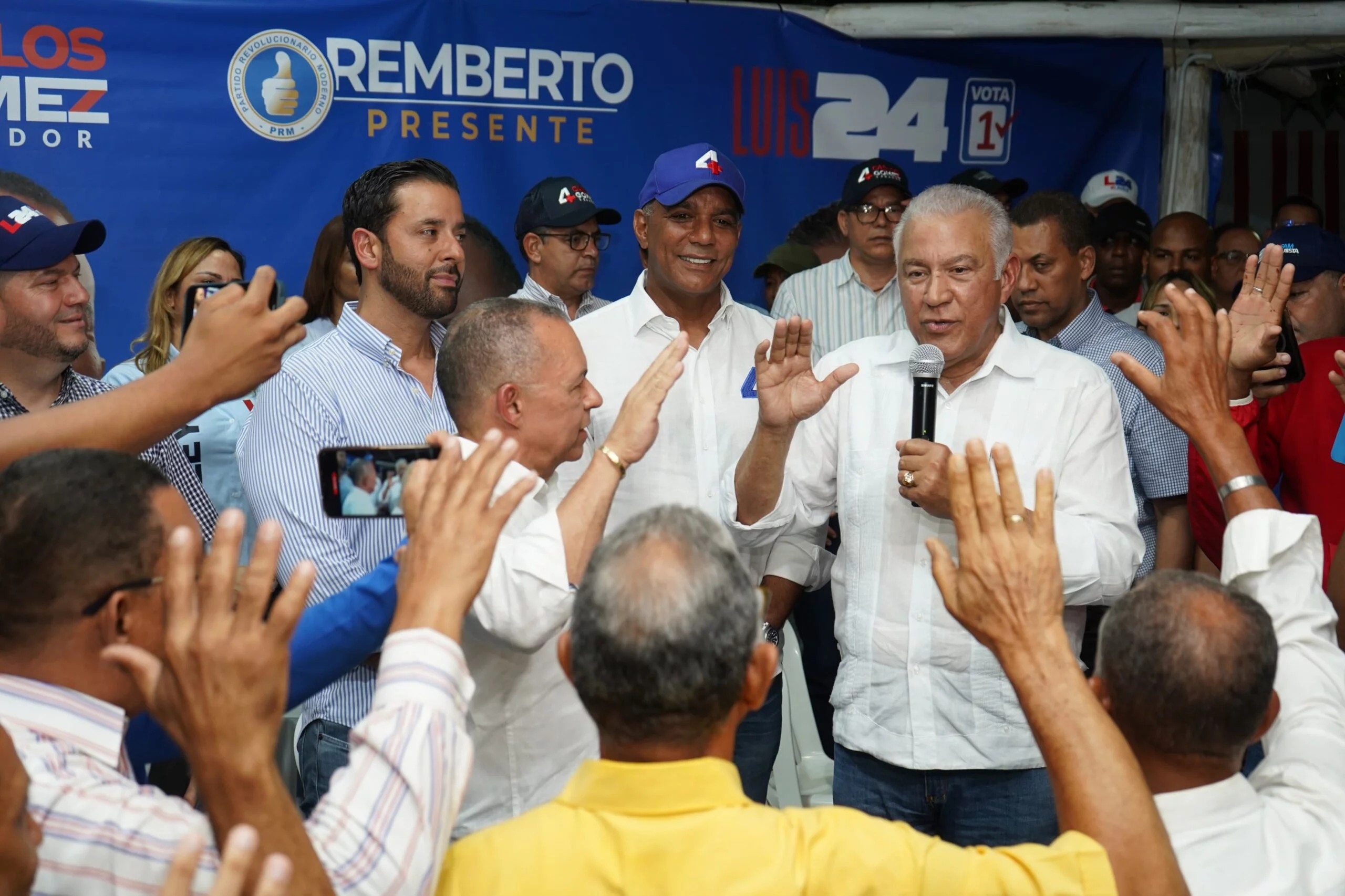 Juramentan en el PRM a Remberto Cruz, excandidato a senador por Alianza Rescate RD