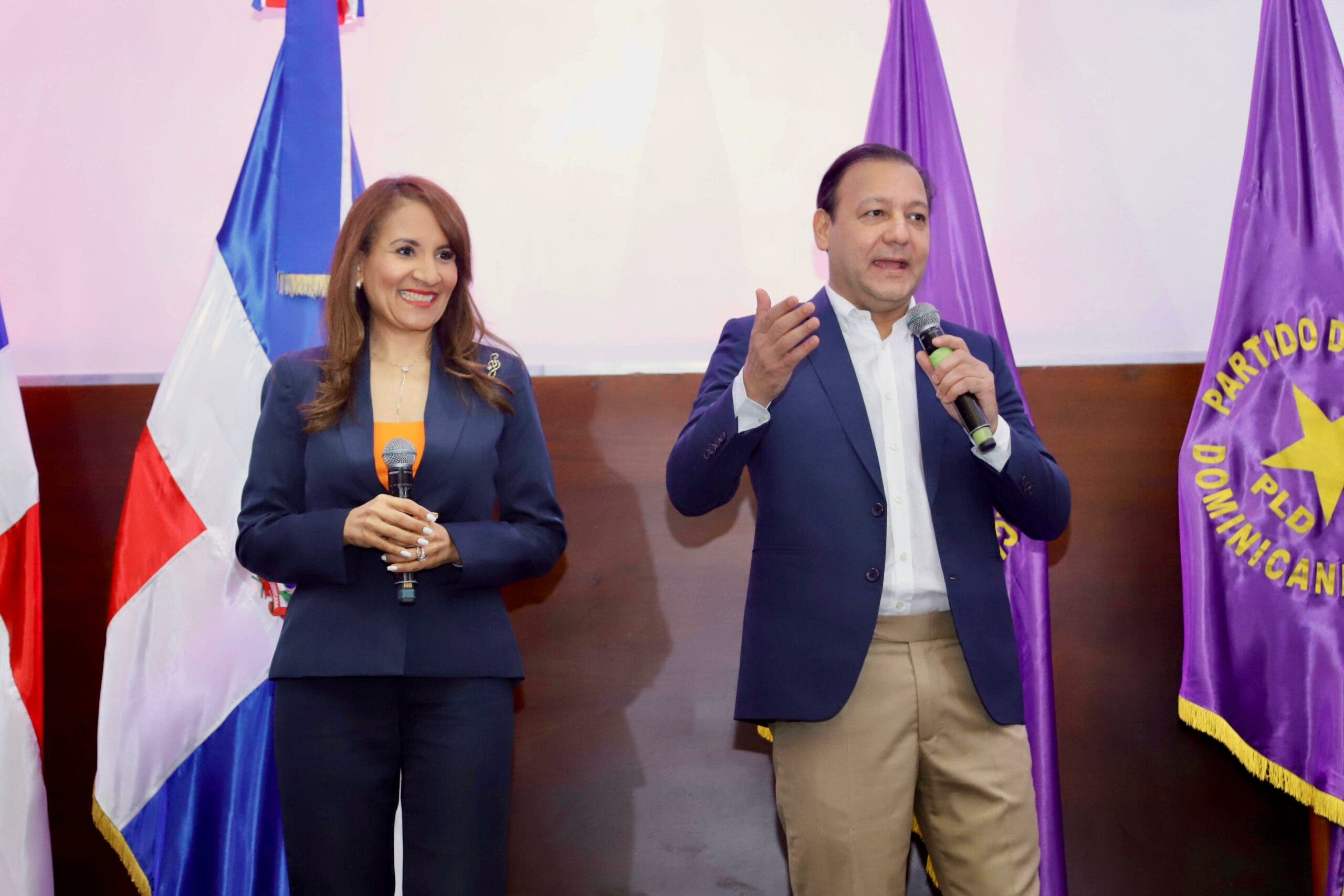 Abel presenta «Ángeles de la Comunidad», «Primer Empleo», «Mipyme Joven» y «Capital Semilla»; anuncia obras para el Cibao