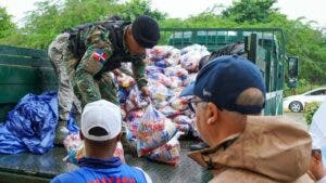 Ministro Igor Rodríguez lleva más ayudas a los afectados por las lluvias en Puerto Plata