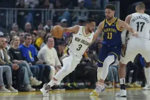 CJ McCollum anota 28 puntos y Pelicans mantienen a raya a los Warriors