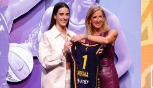 Caitlin Clark brilla en draft WNBA y fue electa número uno