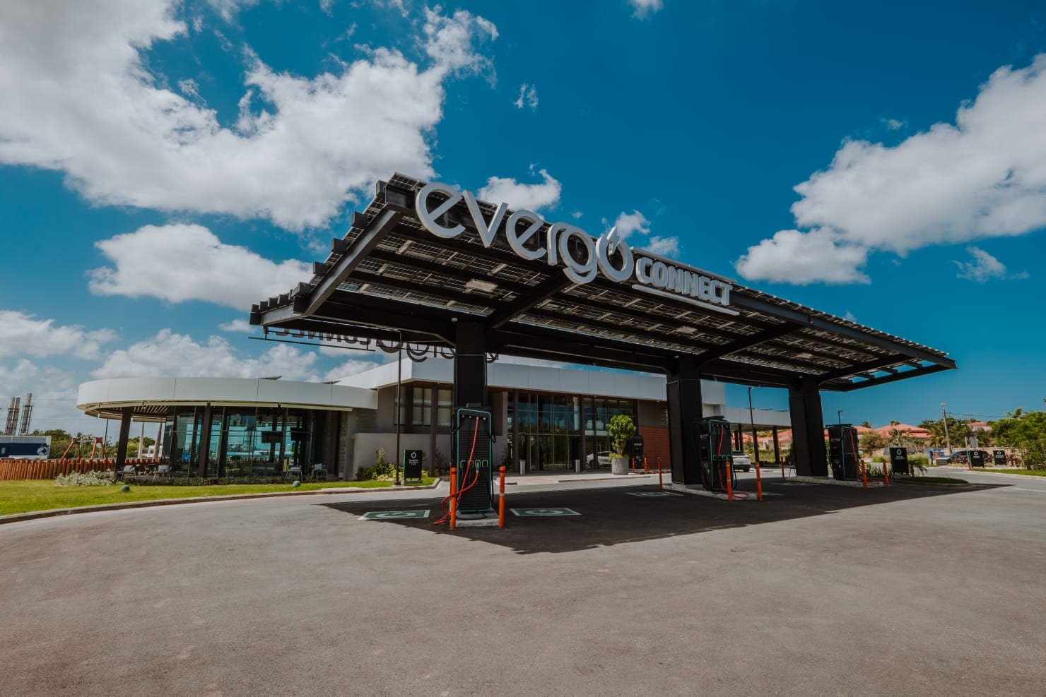 Evergo presenta en RD la primera electrolinera de Latinoamérica por un costo de 10 millones de dólares