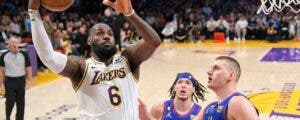 La batalla cuesta arriba de los Lakers contra los campeones Nuggets