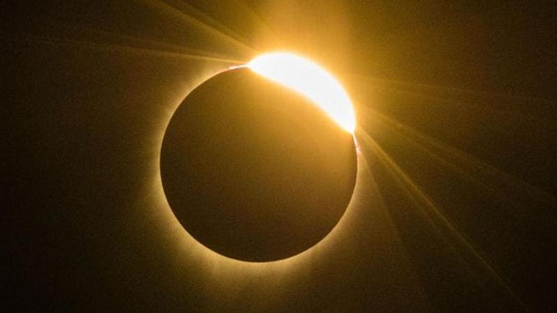 Dónde y cómo ver de forma segura el eclipse solar total