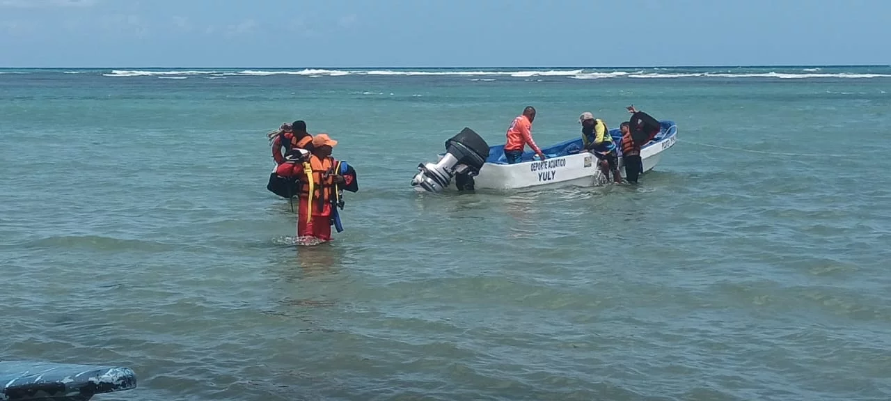 Buscan tres personas desaparecidas en Playa El Bronx, Puerto Plata