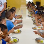 Aumentan a 68 los estudiantes intoxicados tras consumir leche del desayuno escolar en Santiago