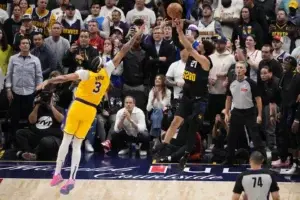 Murray se viste de héroe para coronar remontada de 20 puntos y llevar a Denver a superar a los Lakers