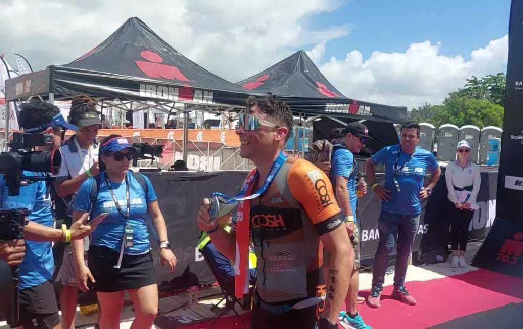 Boricua Javier Figueroa gana Triatlón Ironman 70.3 Cap Cana