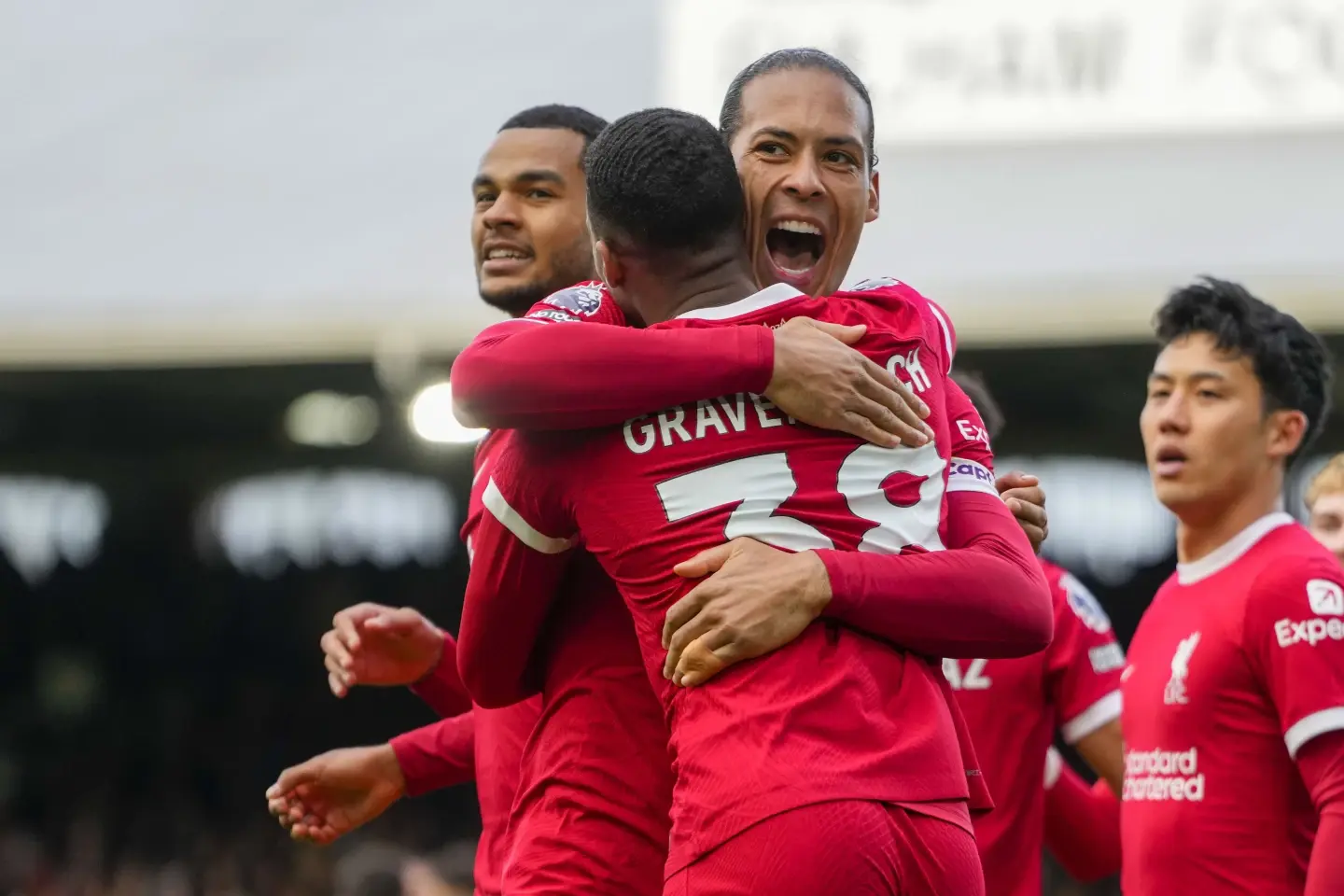 Liverpool sigue en la lucha por el título de la Premier League