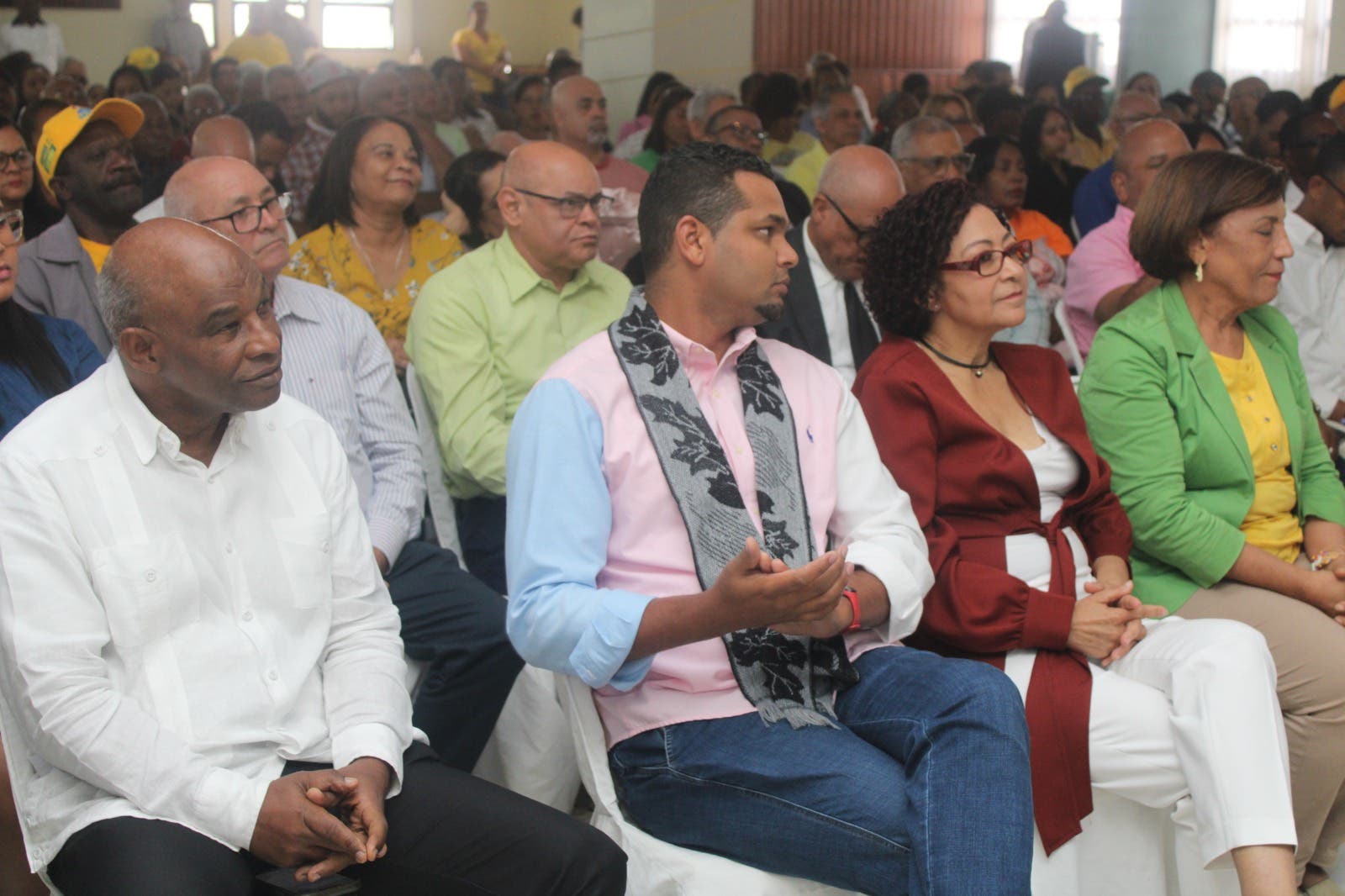 Representantes de la Comunidad Educativa apoyan a María Teresa Cabrera