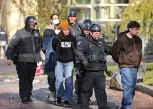 La Policía desaloja a manifestantes propalestinos en la Universidad Northeastern de Boston