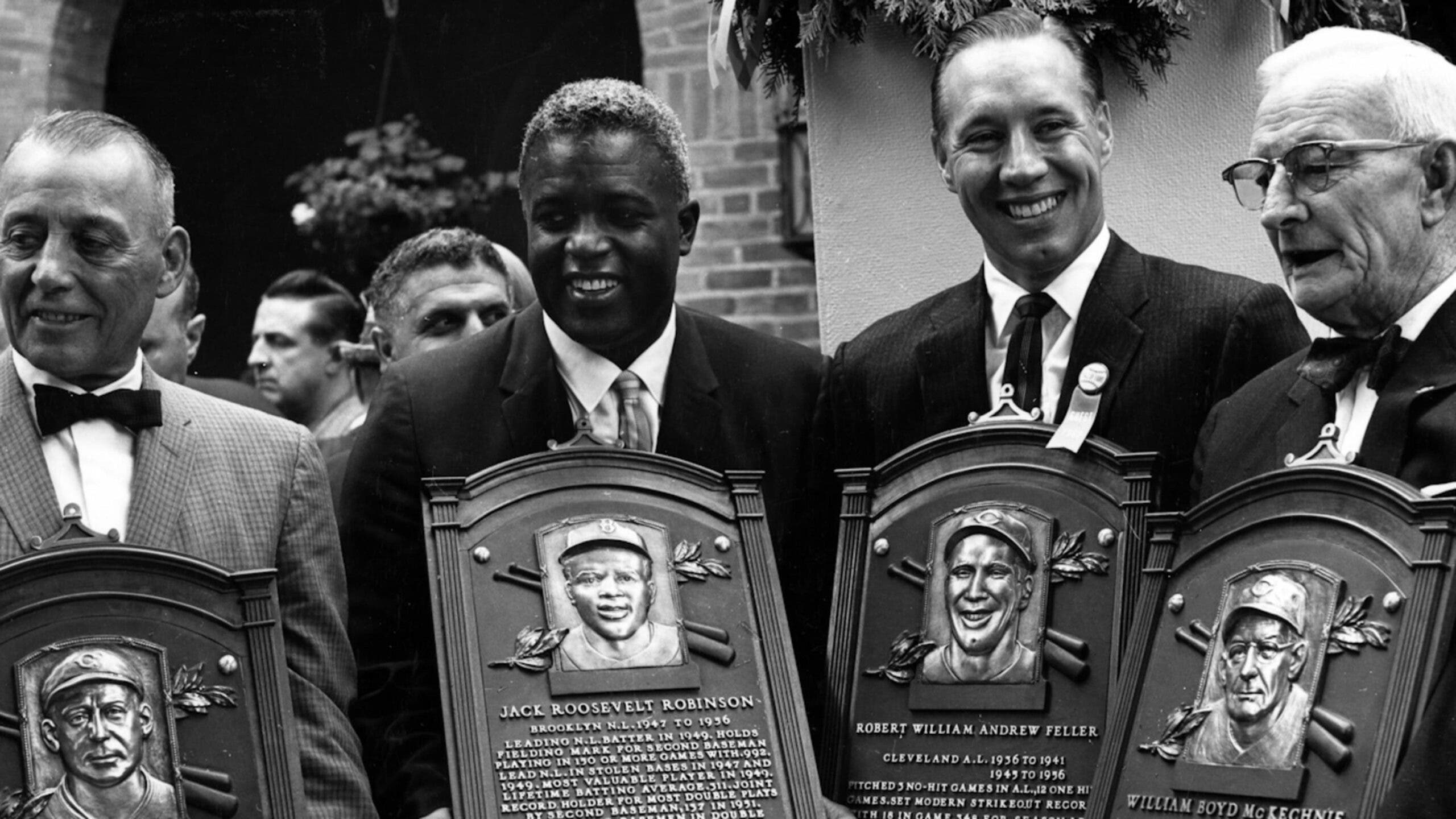 ¿Por qué Jackie Robinson tiene dos placas del Salón de la Fama?