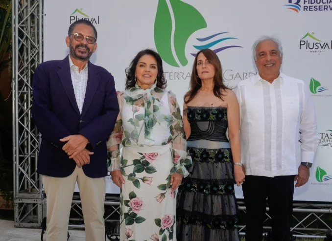 Arquímedes Cabrera, Ana Vidal de Cabrera, Lourdes de Martínez y José Ramón Martínez. Arquímedes Cabrera, Ana Vidal de Cabrera, Lourdes de Martínez y José Ramón Martínez.