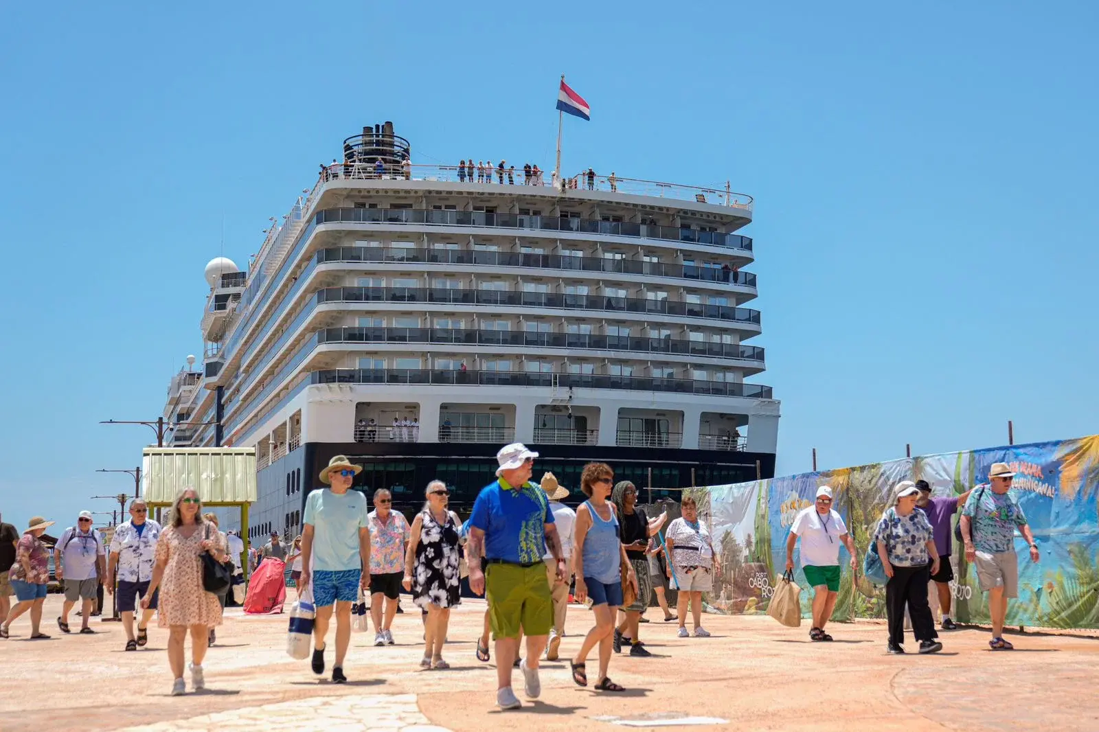 Sur Futuro trabaja junto al Ministerio de Turismo y los grupos locales en la recepción de los cruceristas que visitan Pedernales