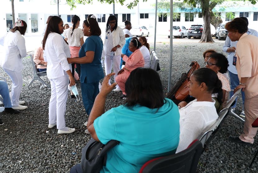 Enfermeras de Santo Socorro esperan reposición