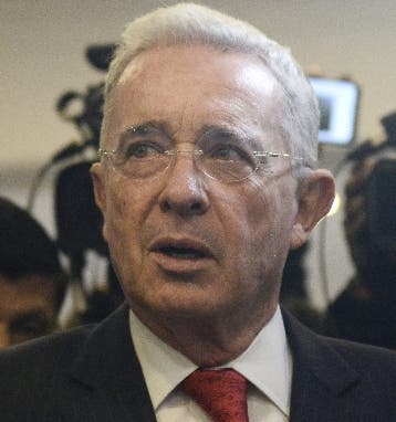 La defensa de Álvaro Uribe recusa al fiscal