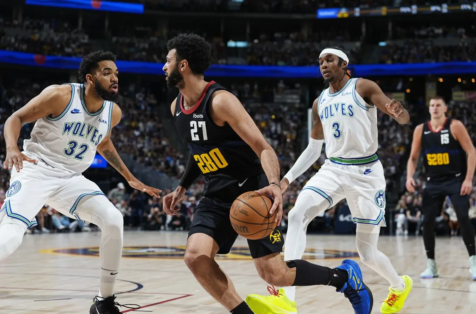 Timberwolves de Towns ganan y avanza a semi