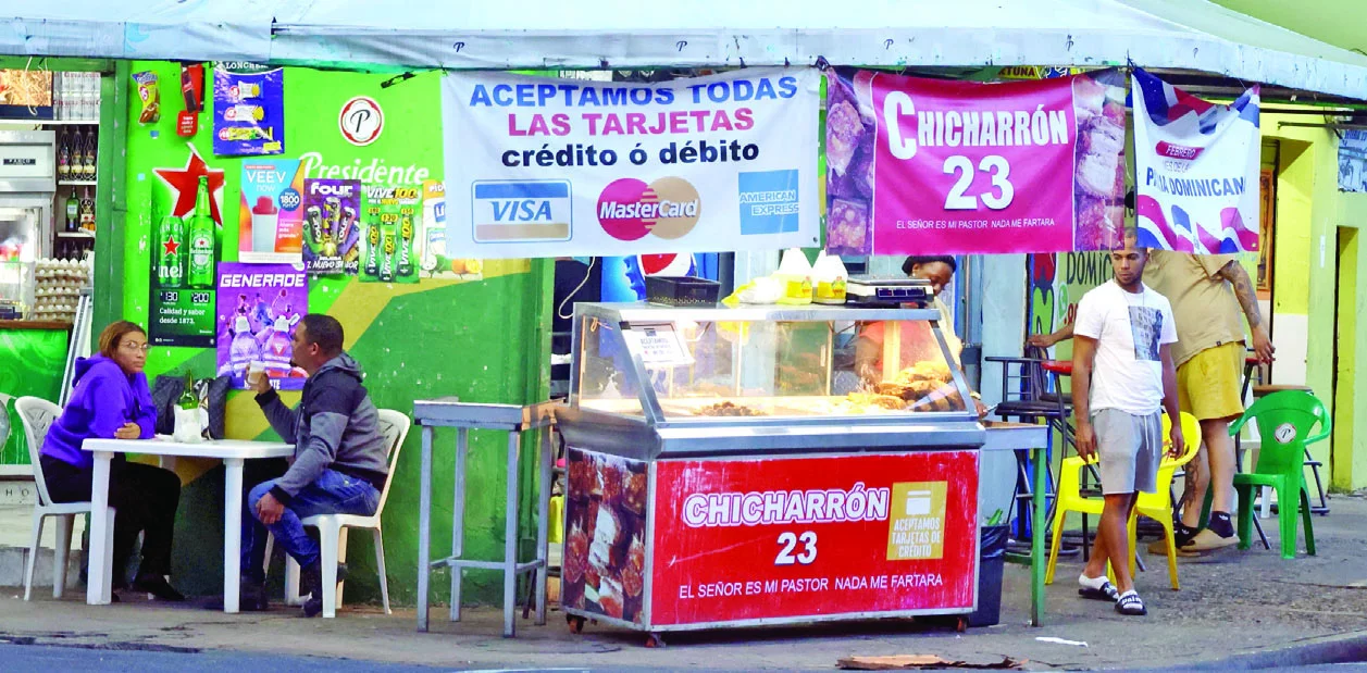 Actividades comerciales nocturnas mantienen las calles activas las 24 horas