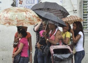 Desempaquen la sombrilla: pronostican aguaceros con tormentas eléctricas  