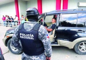 Investigan participación de militares en asalto